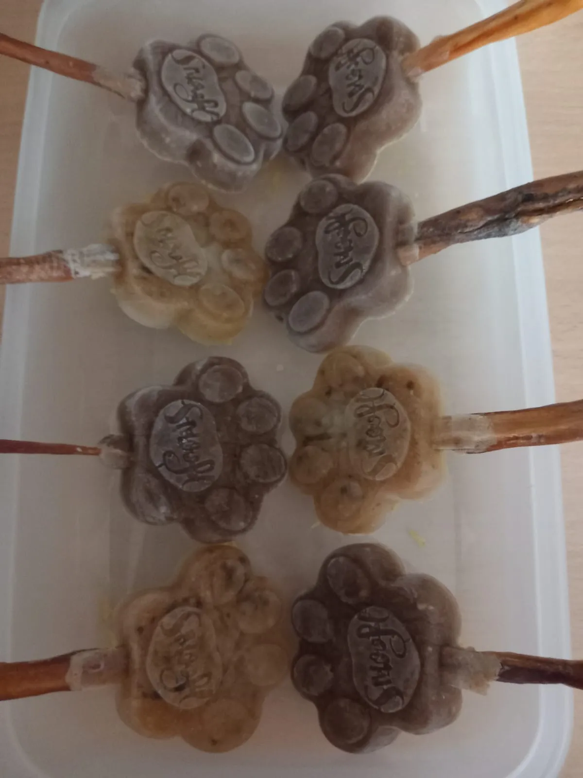 Garten-Café Tannenweg , Manfred Leisge ,  Katrin Leisge, Poseritz, Rügen Island, Futter für Hunde von Garten-Café Tannenweg