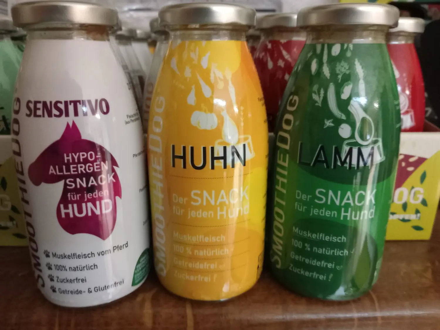 Garten-Café Tannenweg , Manfred Leisge ,  Katrin Leisge, Poseritz, Rügen Island, Futter für Hunde von Garten-Café Tannenweg