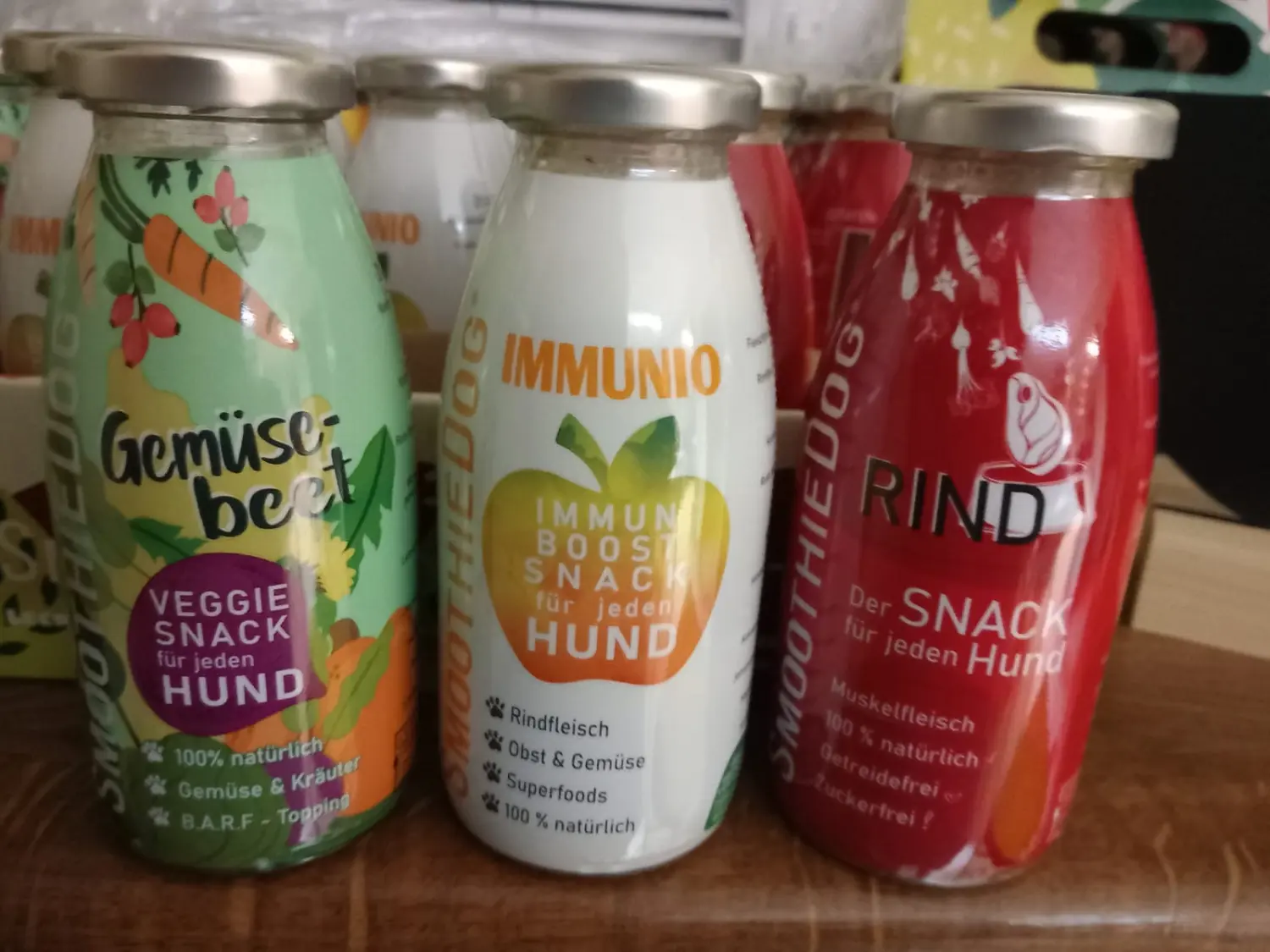 Garten-Café Tannenweg , Manfred Leisge ,  Katrin Leisge, Poseritz, Rügen Island, Futter für Hunde von Garten-Café Tannenweg