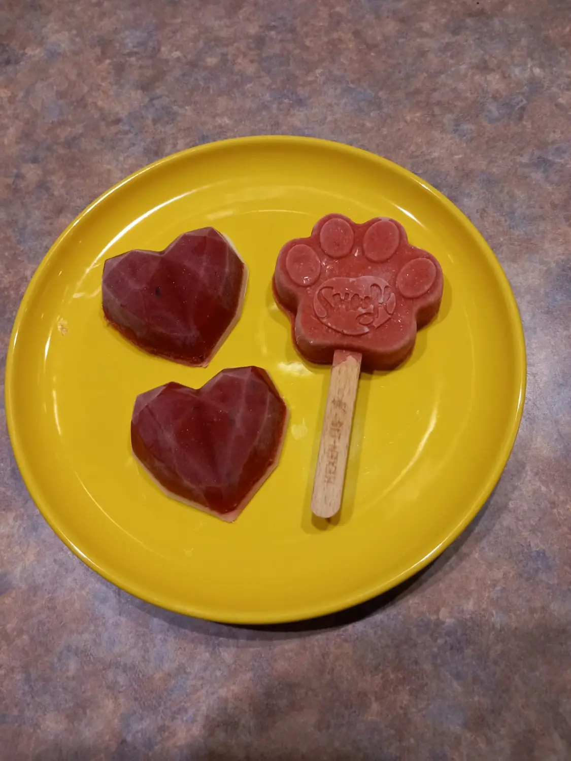 Garten-Café Tannenweg , Manfred Leisge ,  Katrin Leisge, Poseritz, Rügen Island, Futter für Hunde von Garten-Café Tannenweg